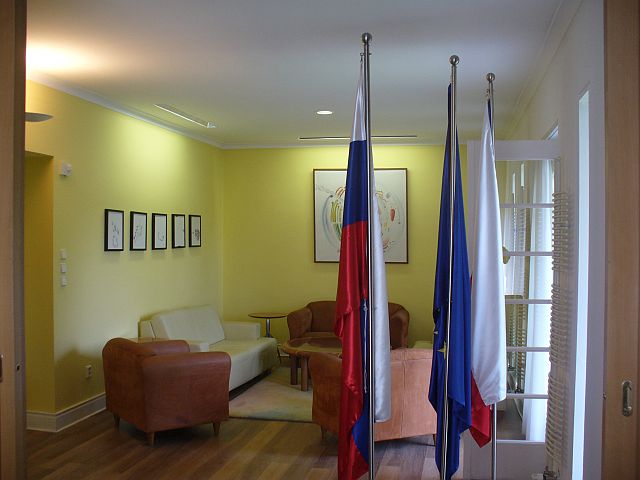 Clean-room-at-czech-embassy-1