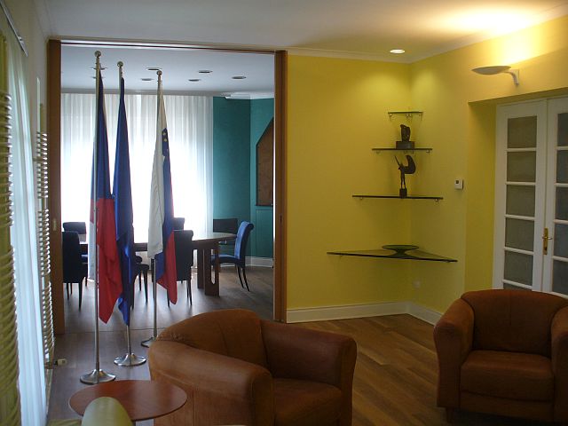 Air-protection-at-czech-embassy-2